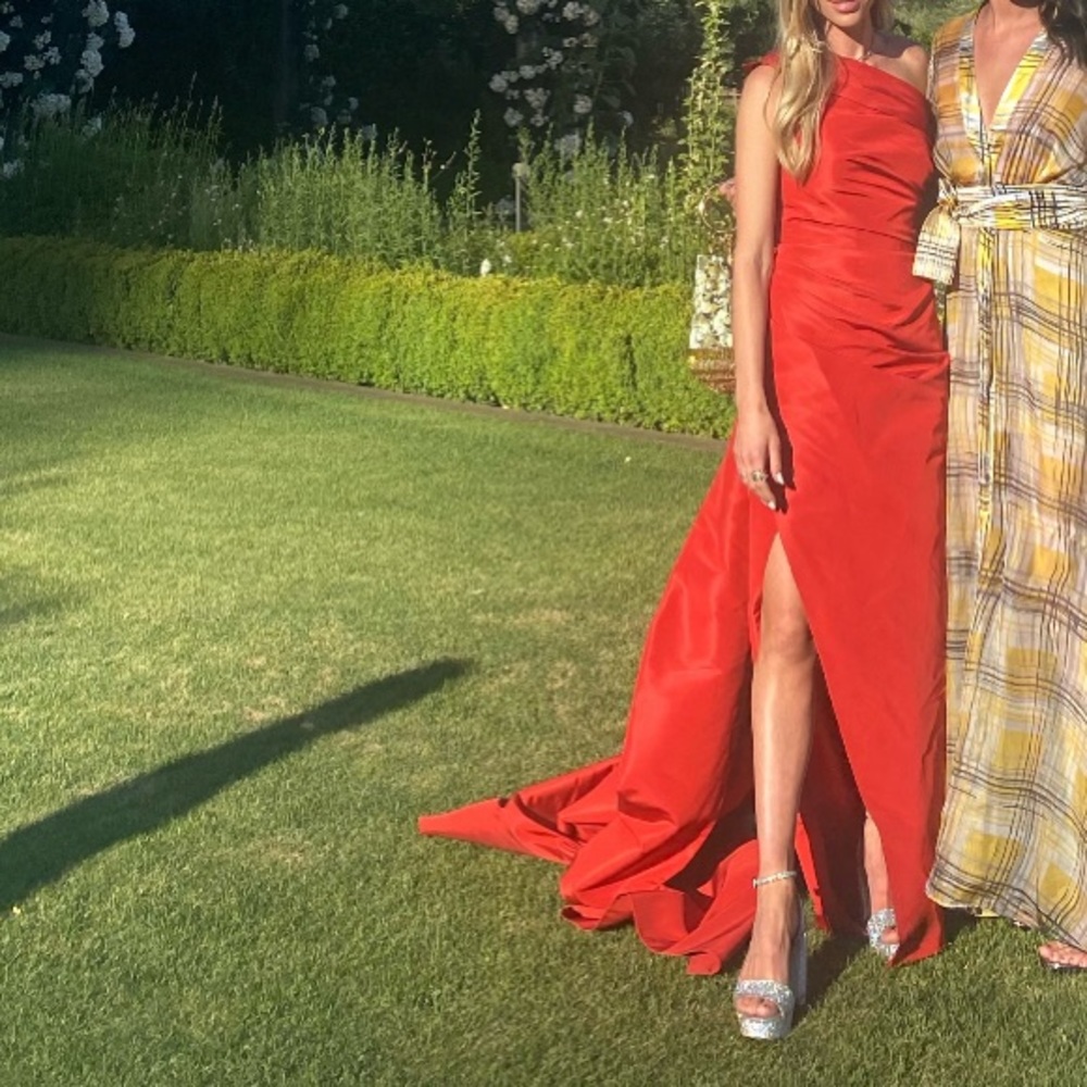 GORGEOUS OSCAR DE LA RENTA GOWN